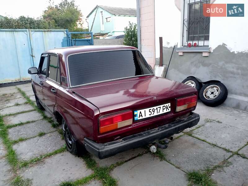 Седан ВАЗ / Lada 2107 2000 в Киеве
