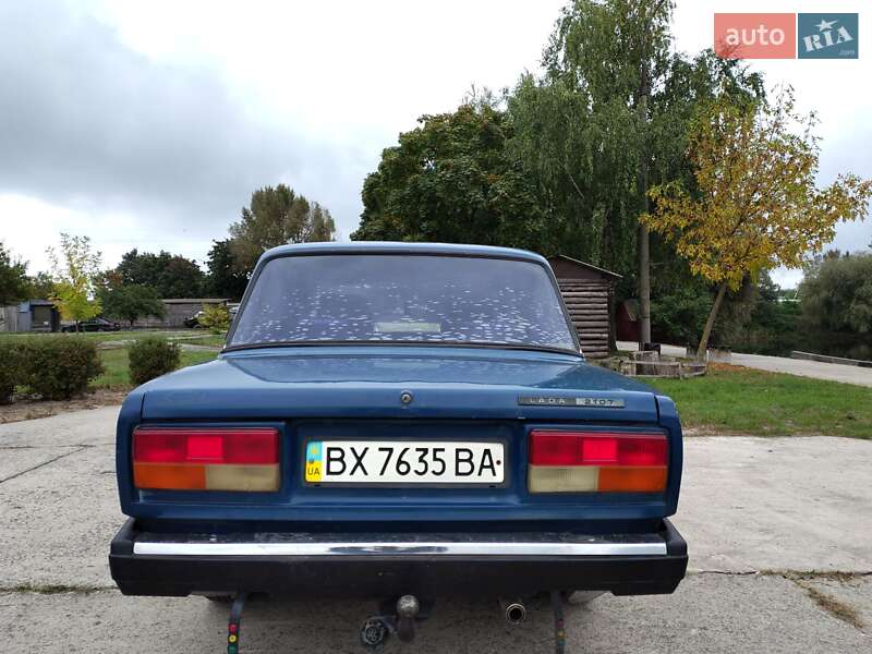 Седан ВАЗ / Lada 2107 2002 в Нетешине