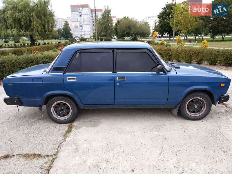 Седан ВАЗ / Lada 2107 2002 в Нетешине