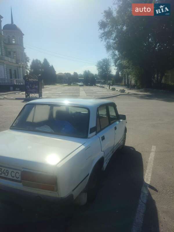 Седан ВАЗ / Lada 2107 1983 в Каменском