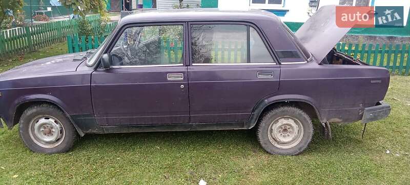 Седан ВАЗ / Lada 2107 2004 в Житомире
