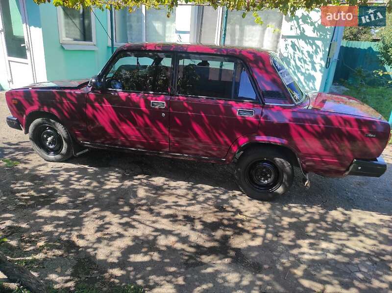 Седан ВАЗ / Lada 2107 2004 в Краснокутске