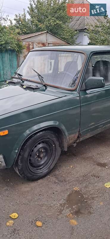 Седан ВАЗ / Lada 2107 1996 в Днепре