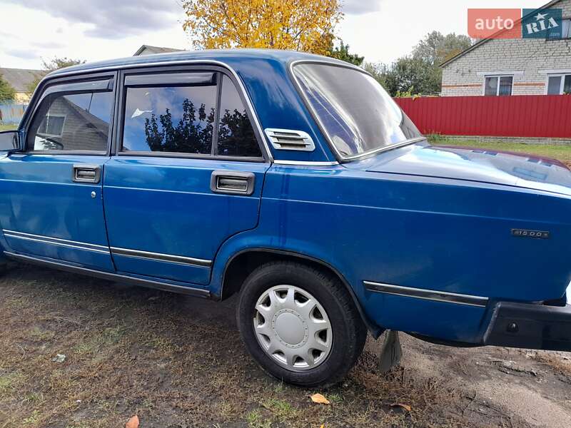 Седан ВАЗ / Lada 2107 1991 в Ромнах