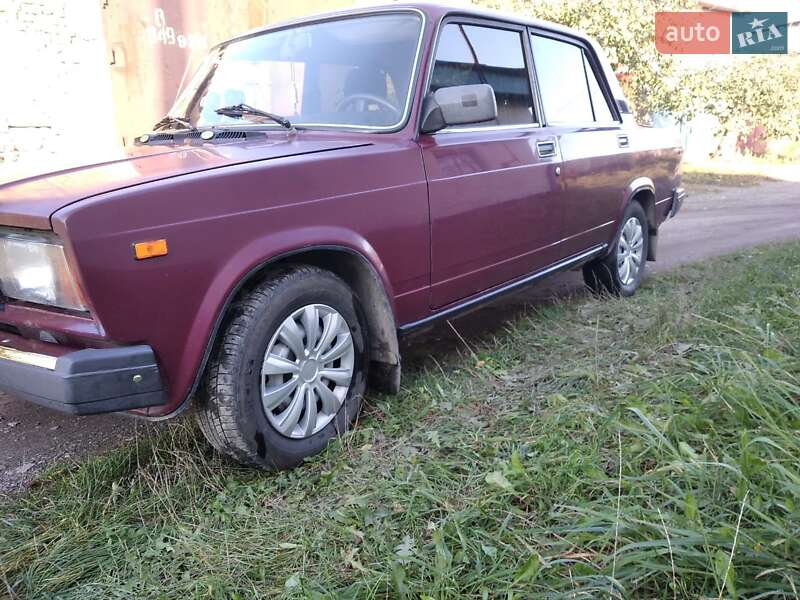 Седан ВАЗ / Lada 2107 2004 в Старокостянтинові