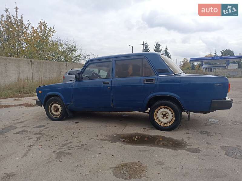 Седан ВАЗ / Lada 2107 2004 в Черняхові