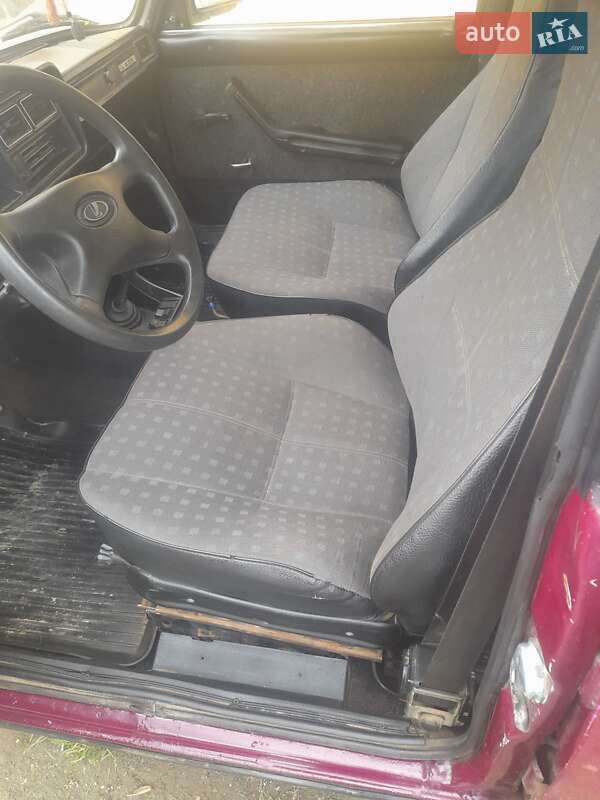 Седан ВАЗ / Lada 2107 2002 в Чернівцях