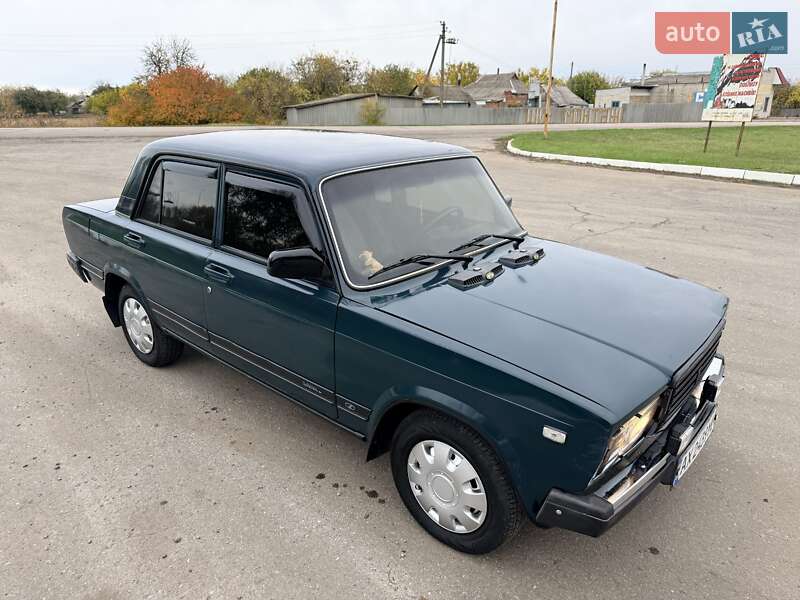 Седан ВАЗ / Lada 2107 2005 в Краснограде