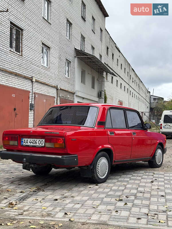 Седан ВАЗ / Lada 2107 1993 в Киеве