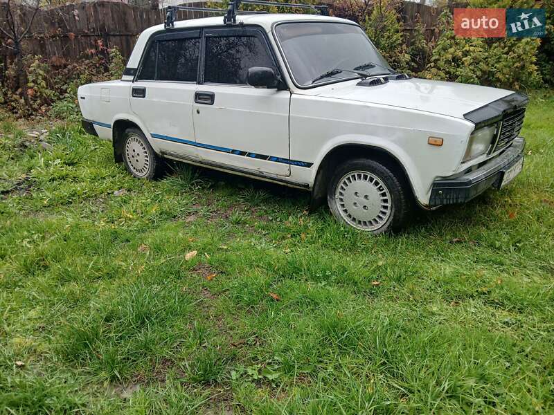 Седан ВАЗ / Lada 2107 1990 в Тячеве