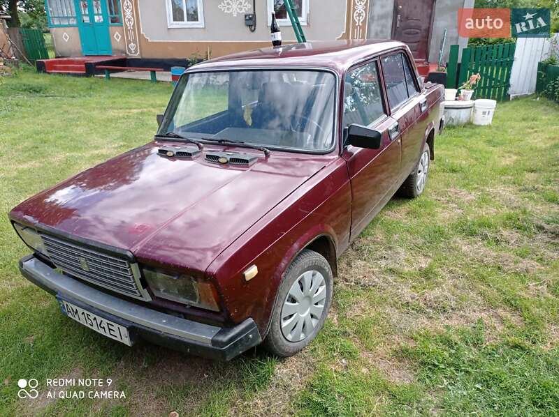 Седан ВАЗ / Lada 2107 1992 в Шепетовке