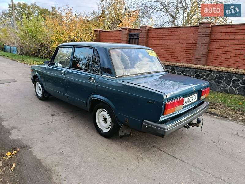 Седан ВАЗ / Lada 2107 1999 в Золотоноше