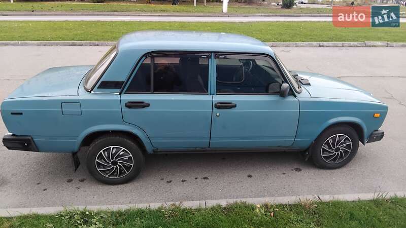 Седан ВАЗ / Lada 2107 2004 в Харькове