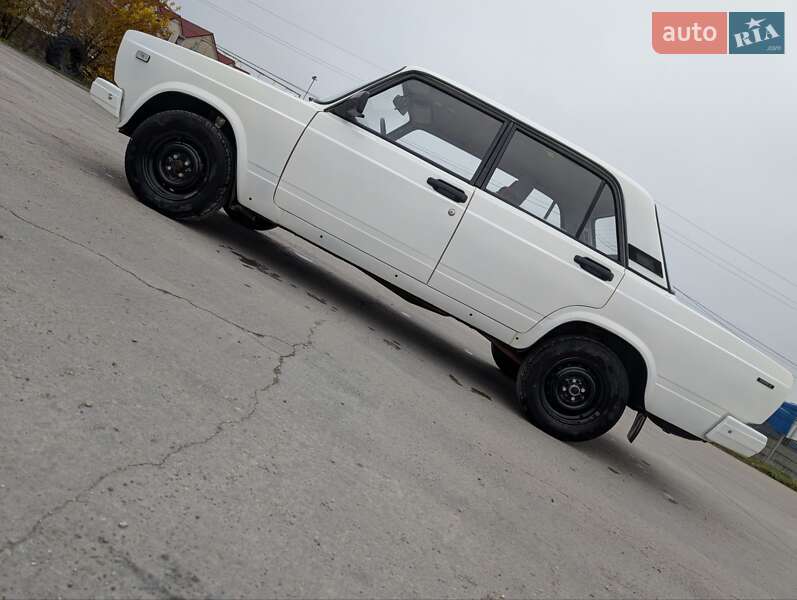 Седан ВАЗ / Lada 2107 1991 в Хотине фото 5 Седан ВАЗ / Lada 2107 1991 в Хотине