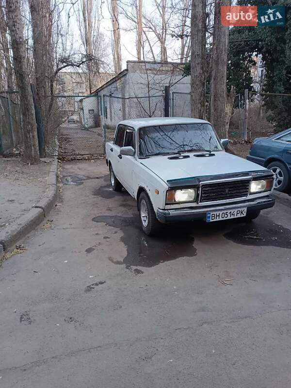 Седан ВАЗ / Lada 2107 2001 в Одессе