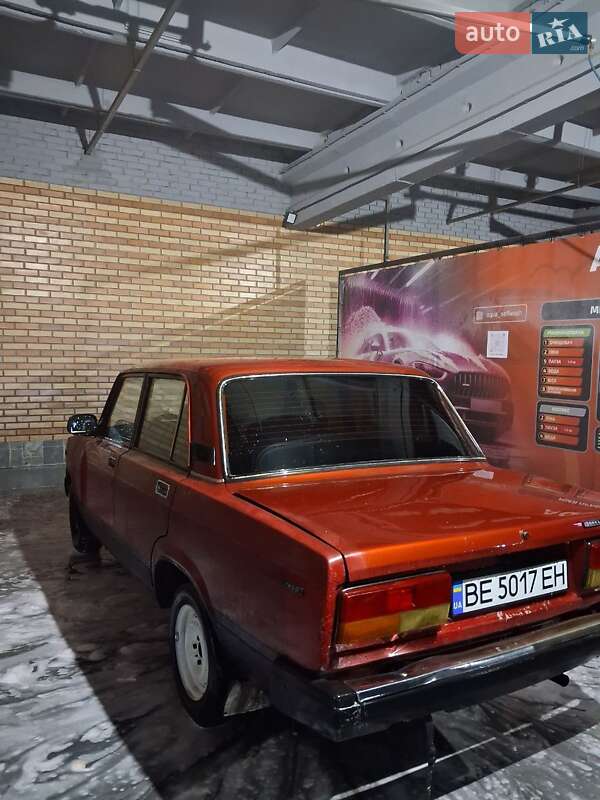 Седан ВАЗ / Lada 2107 1990 в Николаеве