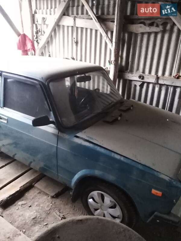 Седан ВАЗ / Lada 2107 2005 в Борщеве