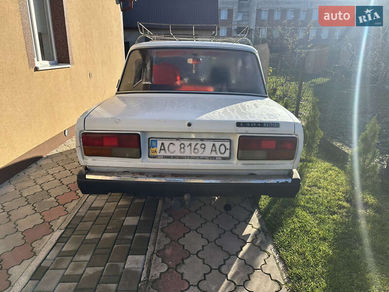 Седан ВАЗ / Lada 2107 1998 в Владимире