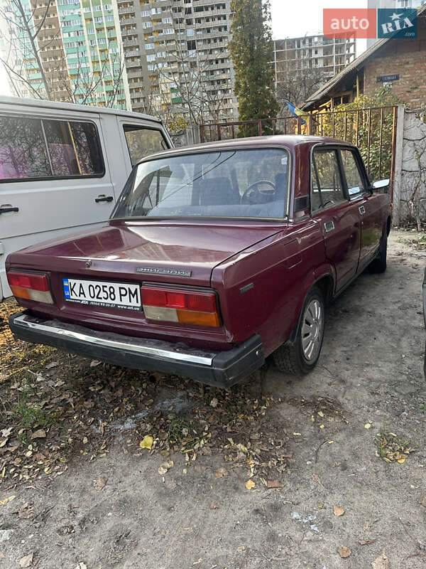 Седан ВАЗ / Lada 2107 2002 в Киеве