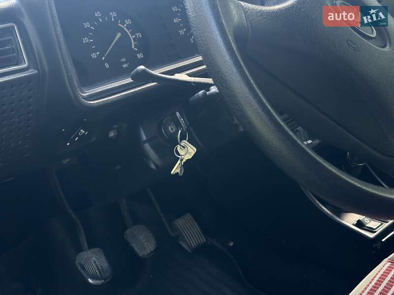 Седан ВАЗ / Lada 2107 2002 в Кременце