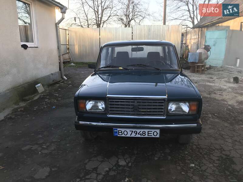 Седан ВАЗ / Lada 2107 2002 в Почаеве