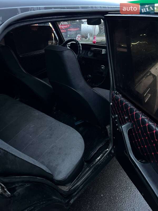 Седан ВАЗ / Lada 2107 2001 в Киеве