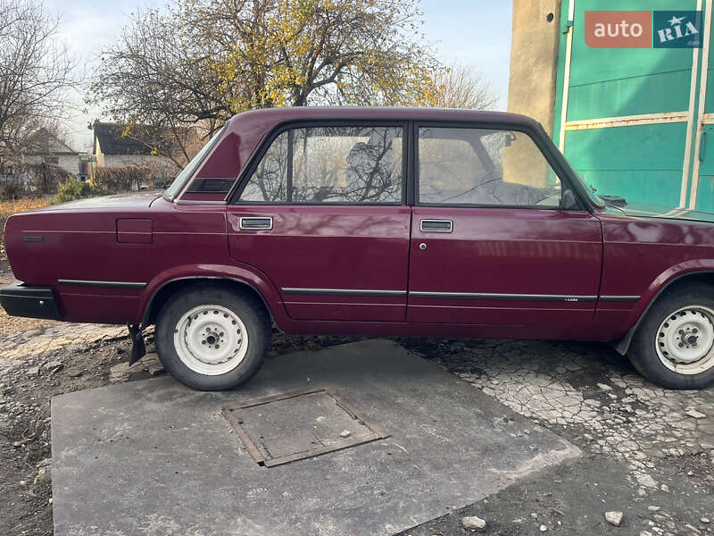 Седан ВАЗ / Lada 2107 2002 в Першотравенске