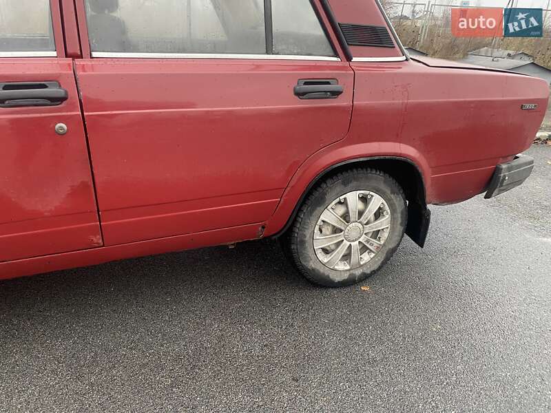 Седан ВАЗ / Lada 2107 2002 в Звягеле
