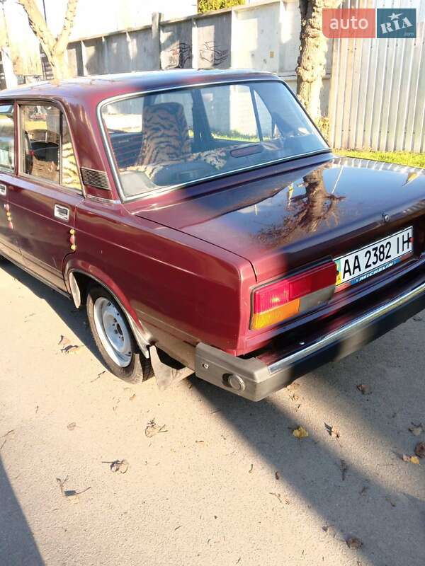 Седан ВАЗ / Lada 2107 2005 в Киеве