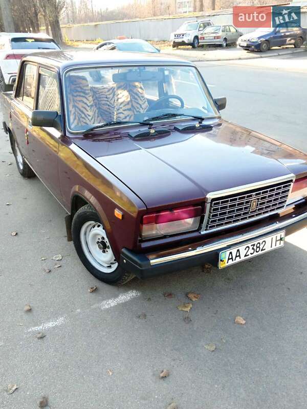 Седан ВАЗ / Lada 2107 2005 в Киеве