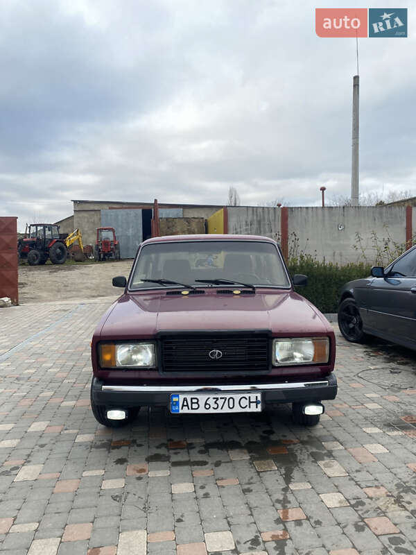 Седан ВАЗ / Lada 2107 2002 в Могилев-Подольске