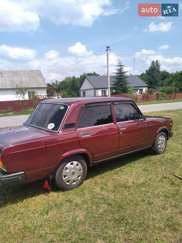 Седан ВАЗ / Lada 2107 2007 в Звягеле