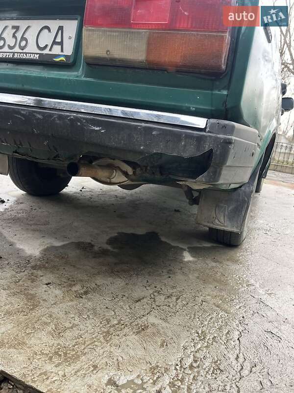 Седан ВАЗ / Lada 2107 2004 в Чернівцях