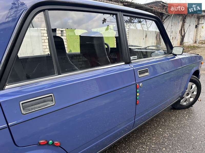 Седан ВАЗ / Lada 2107 2003 в Миколаєві