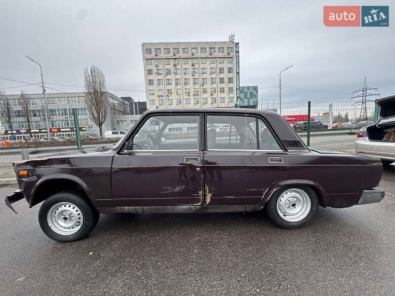 Седан ВАЗ / Lada 2107 2008 в Киеве