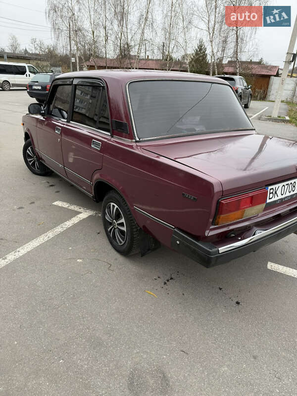 Седан ВАЗ / Lada 2107 2002 в Рівному