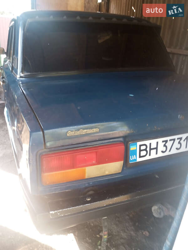 Седан ВАЗ / Lada 2107 2001 в Черноморске