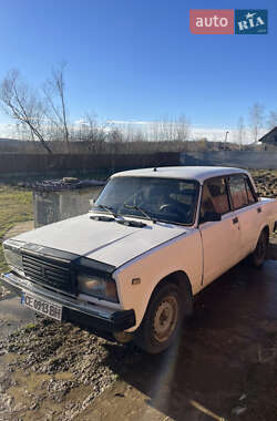 Седан ВАЗ 2107 1987 в Сторожинце