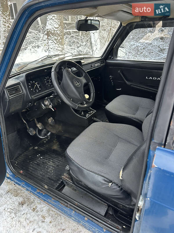 Седан ВАЗ / Lada 2107 2004 в Сторожинце