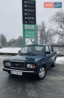 Седан ВАЗ / Lada 2107 2004 в Черновцах