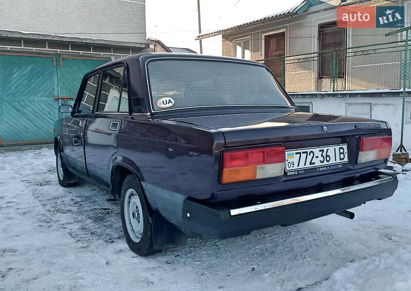 Седан ВАЗ / Lada 2107 2003 в Городенке