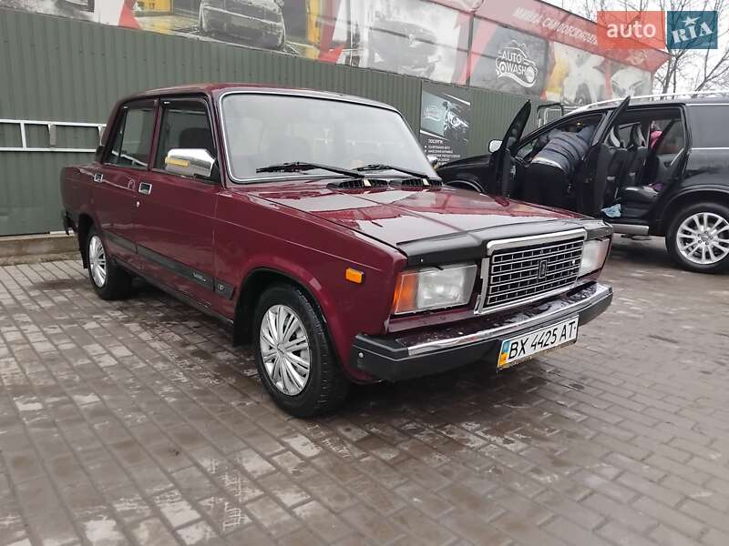 Седан ВАЗ / Lada 2107 2005 в Полонном
