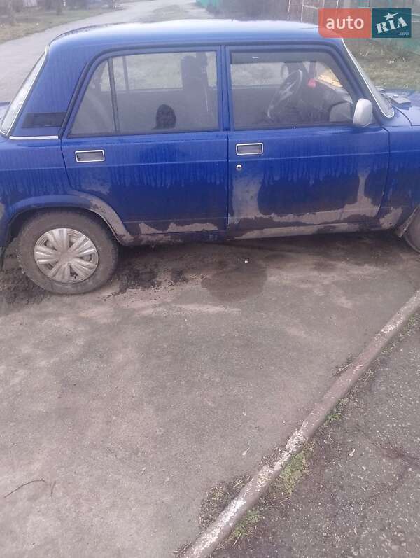 Седан ВАЗ / Lada 2107 2000 в Вольнянске