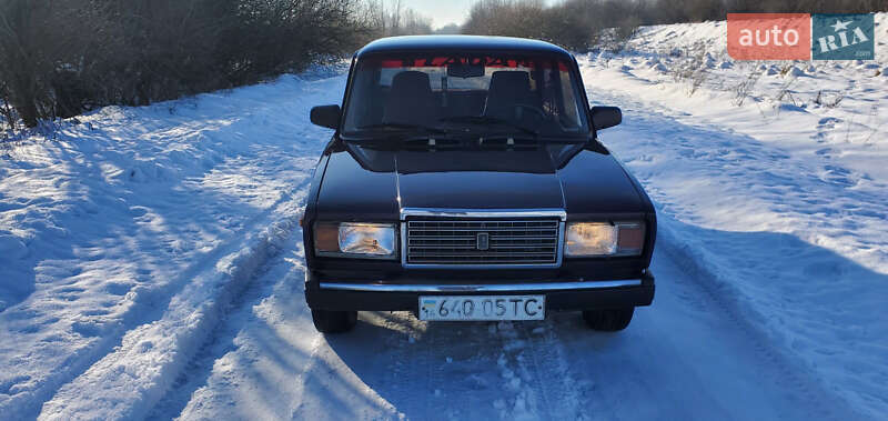 Седан ВАЗ / Lada 2107 2002 в Самборе