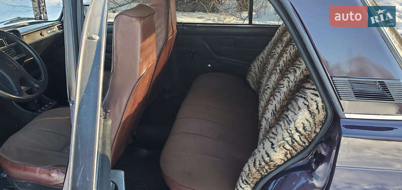 Седан ВАЗ / Lada 2107 2002 в Самборе