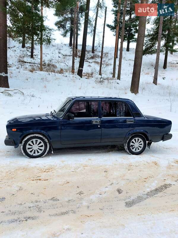 Седан ВАЗ / Lada 2107 2005 в Тростянце