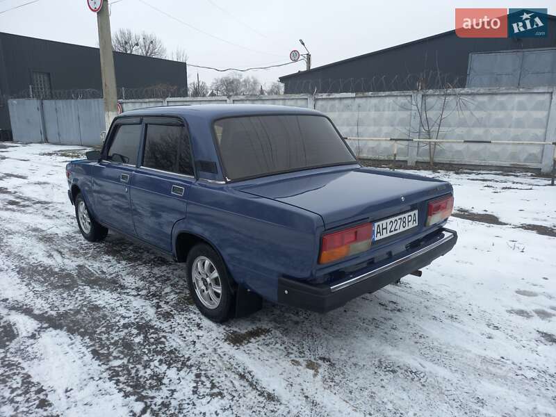 Седан ВАЗ / Lada 2107 2005 в Славянске
