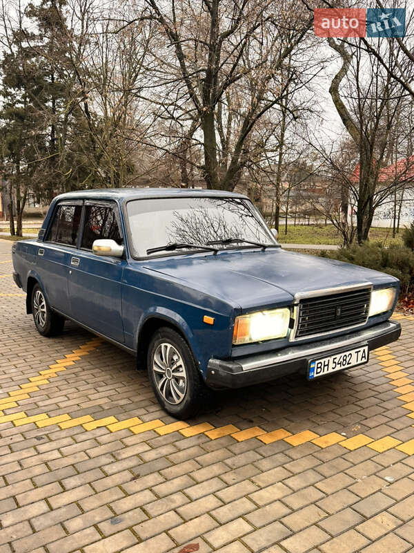 Седан ВАЗ / Lada 2107 2002 в Рени