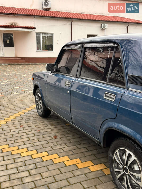 Седан ВАЗ / Lada 2107 2002 в Рени