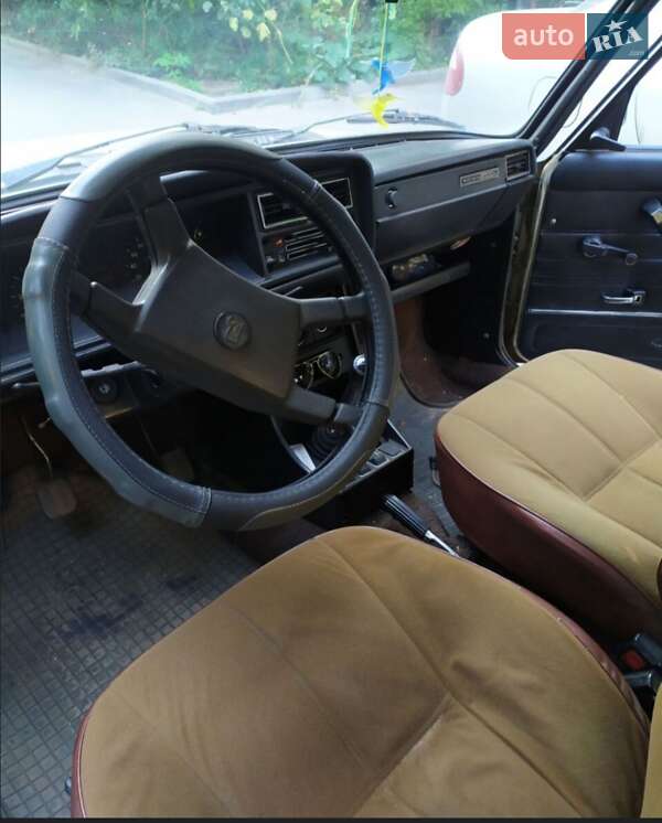 Седан ВАЗ / Lada 2107 1982 в Киеве